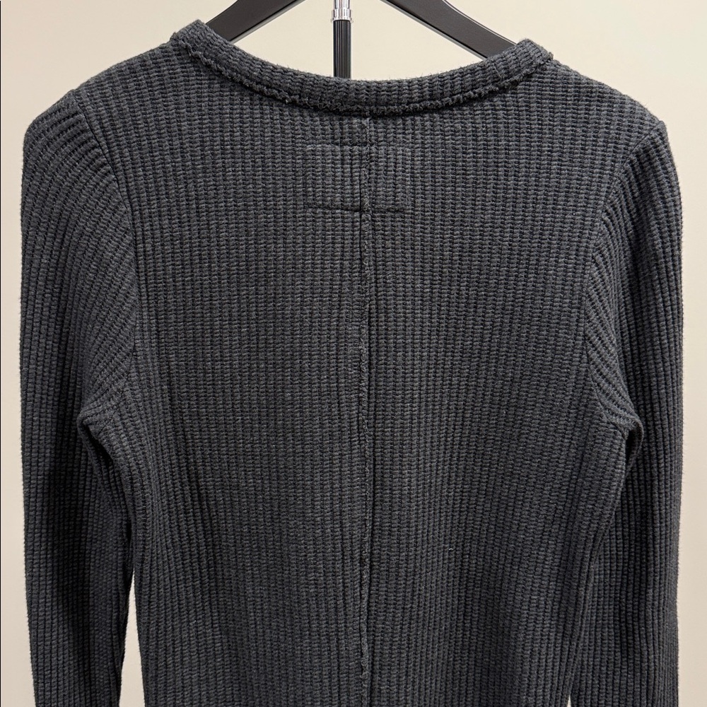 Faherty Charcoal Waffle Henley Long Sleeve Button Neckline Raw Hem Size L - Picture 9 of 13